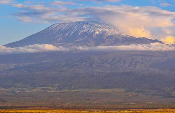 Вид на гору Килиманджаро из парка Амбосели
