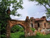 Развалины у села Карай-Салтыковка в  Воронинском заповеднике